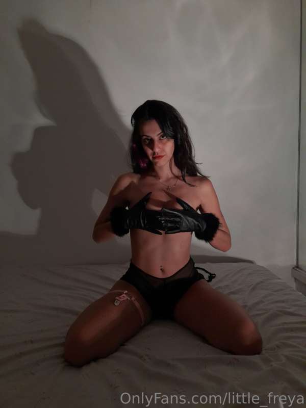 Would you like to see my little boobs? How do I caress my bo..