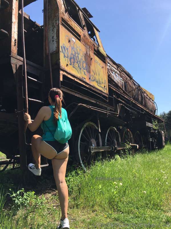 Found this abandoned 🚂. I love urban exploration and showing..