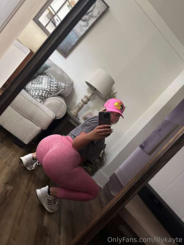 hot and pretty in pink 💞