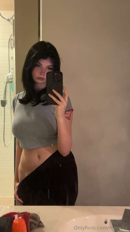 mewstic photo