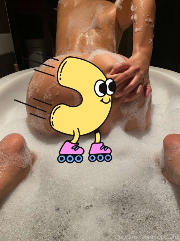 Rub a dub dub, fuck me in my tub? 🤭

See the full photoset p..