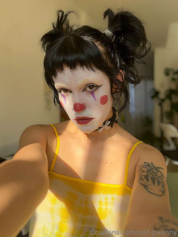 paint, sparkle, repeat 🌈🤭Clowngirl in action in this link! 👀..