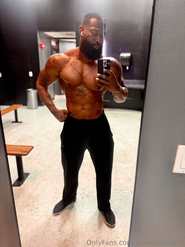 Back day 💪🏾 💦 