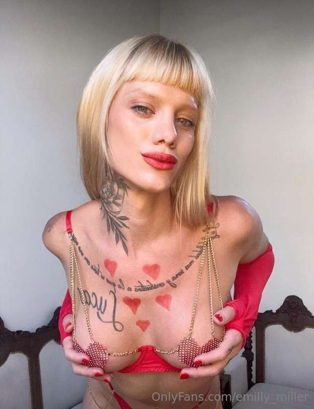 🚨 @ice_queen_ts 🚨 __JUICY STUD__ is ready to show you someth..