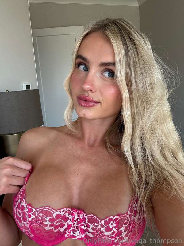 Eyes up here love 💕 