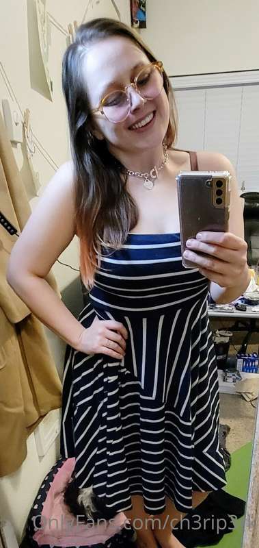 Swipe to see why I love this dress. 😍