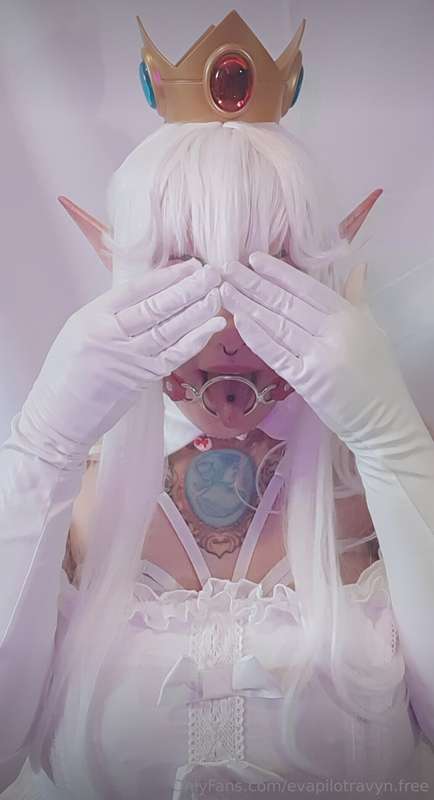 Cosplays I have X stuff of at @evapilotravyn Booette, morrig..