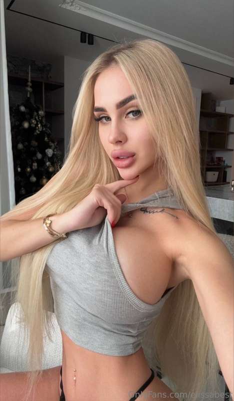 It's quite hot in the room, isn't it?🥵🔥