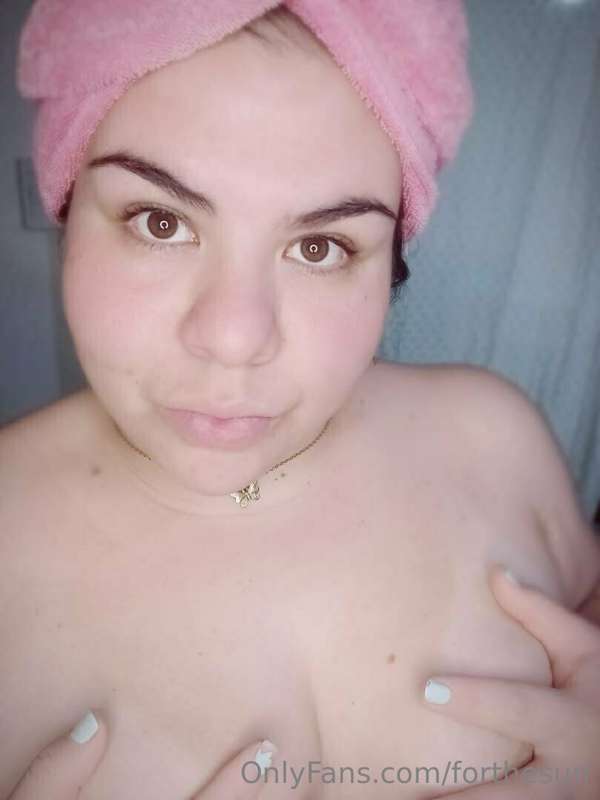 ❤️🧡💛💚💙💜
@sophifondly
Plus size girl 🔥 natural body 😇
This gi..