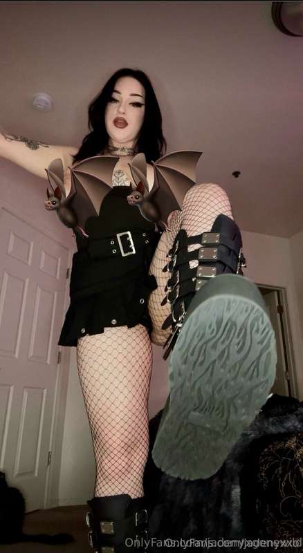 🖤🔥 Dominance & Teasing… Can You Handle It? 🔥🖤I don’t ask. I ..
