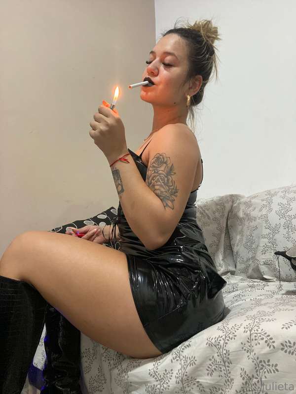 I hope you like smoking girls🔥🚬