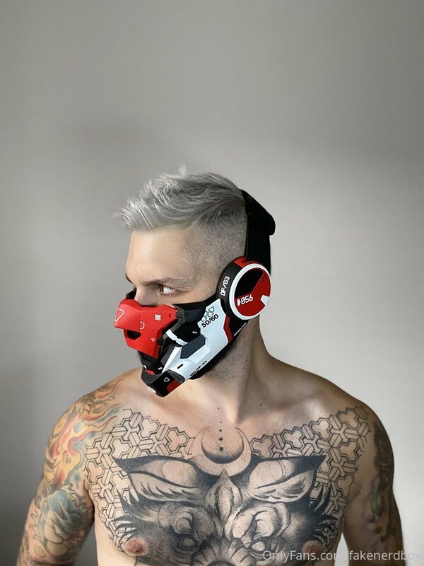 I went to the year 2077, became a cyborg and took some pics ..
