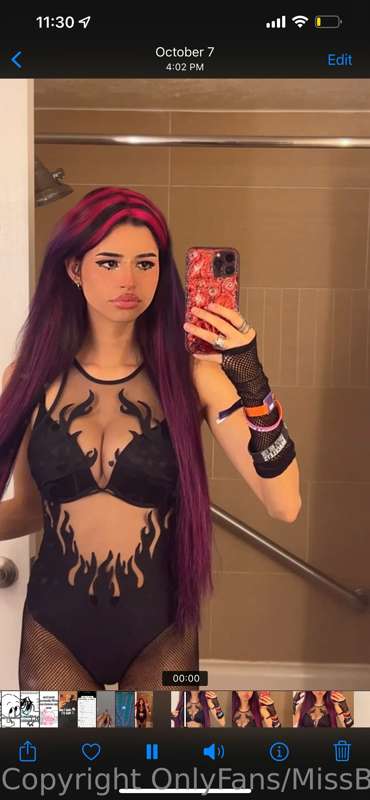 Do you like how I look, babe?💋