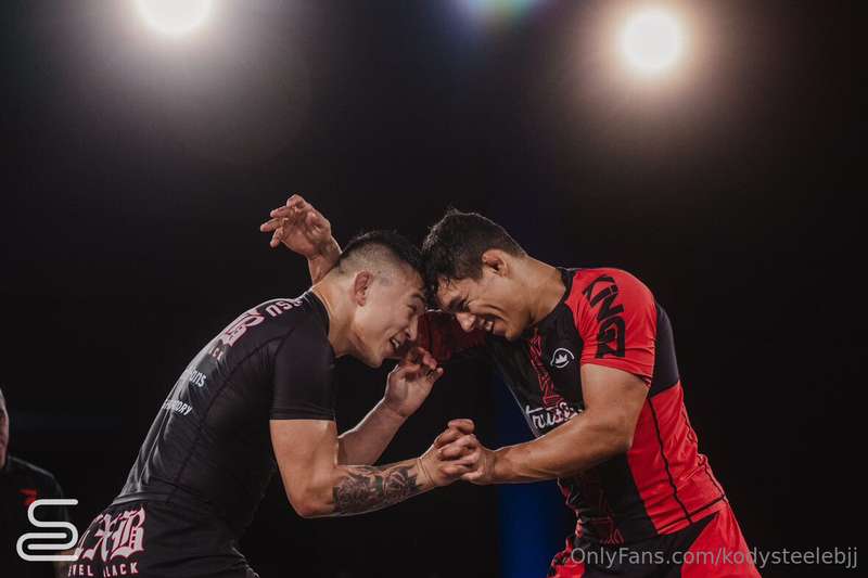 🤜🏼🤛🏼