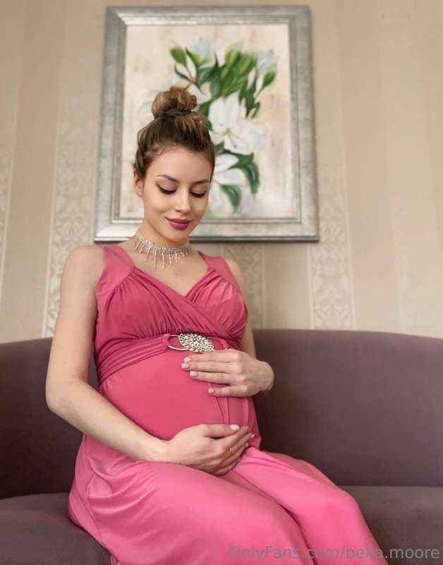 @natasyThis cute pregnant girl wants to get fucked again 💕 @..