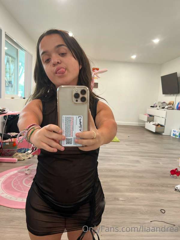 this dress is see through should i move the camera? ;)