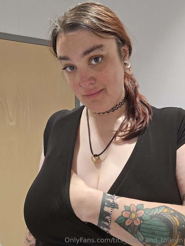 tits_tatts_and_tolkien