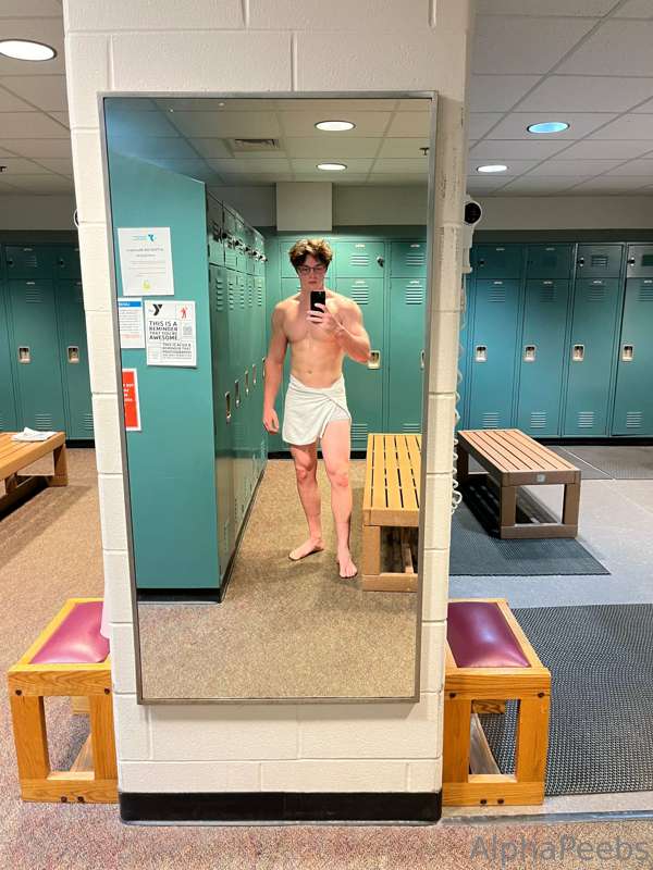 Sauna sweat🥵

Can’t post spicy content but I can send throug..