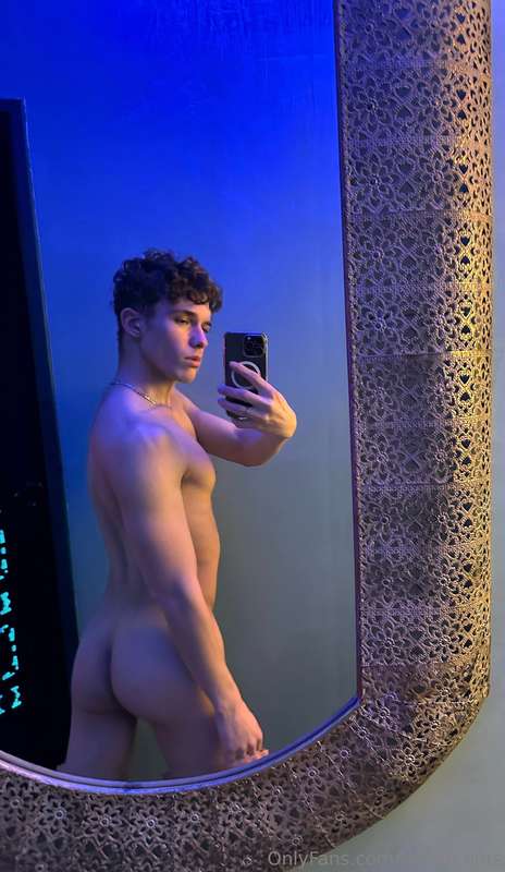 adrian.hots