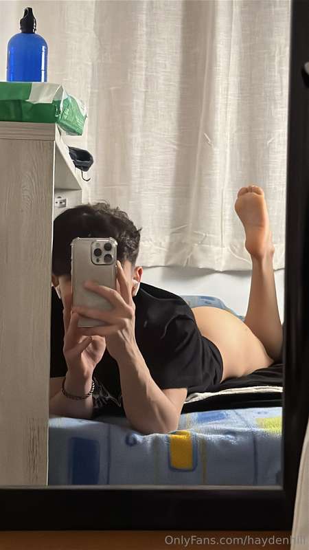 Just me, my mirror, and a little bit of mischief 😌💕