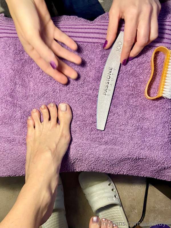 I love me and my nail artist spend hours chilling at home to..