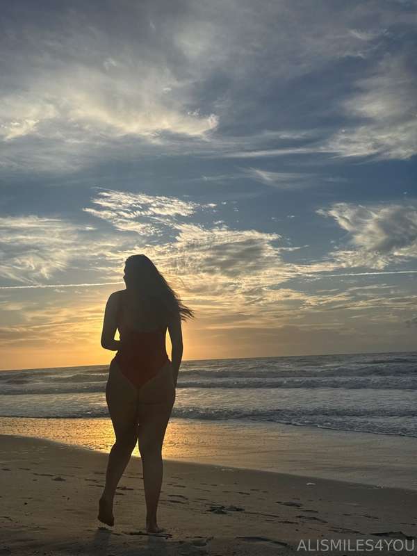 You looking at the sunset or me? Be honest 😉