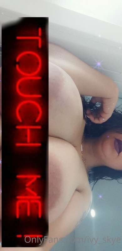 It's titty Thursday! 😬
 Who do I love to rub my titties? 🤔😊