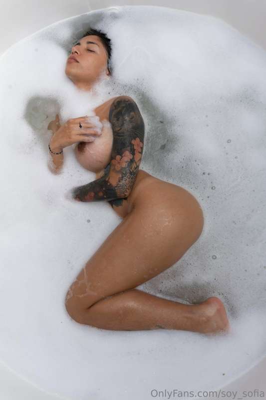 My naked body needs your touch!