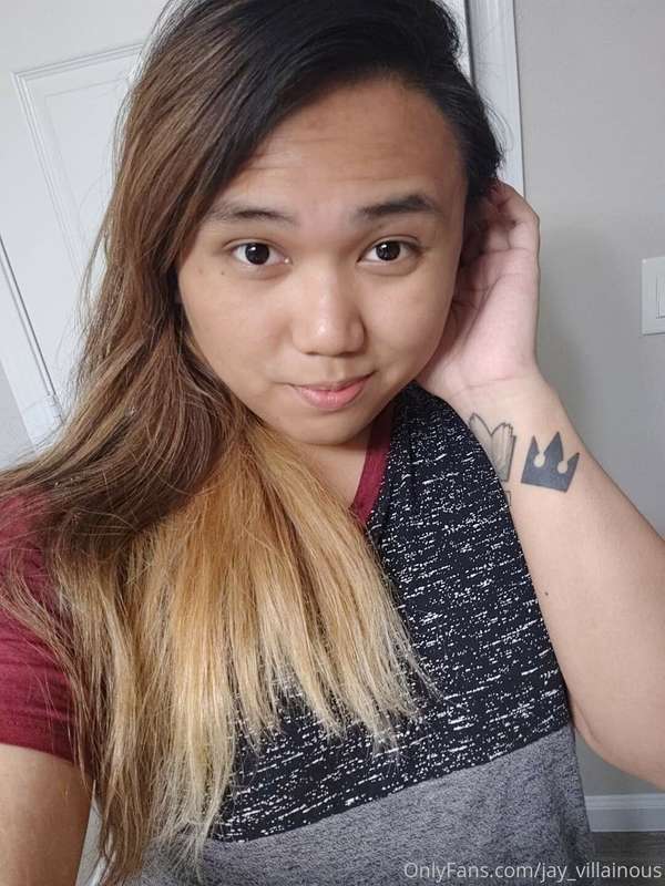 Got a well needed touch up on my hair 😌  I think it looks gr..