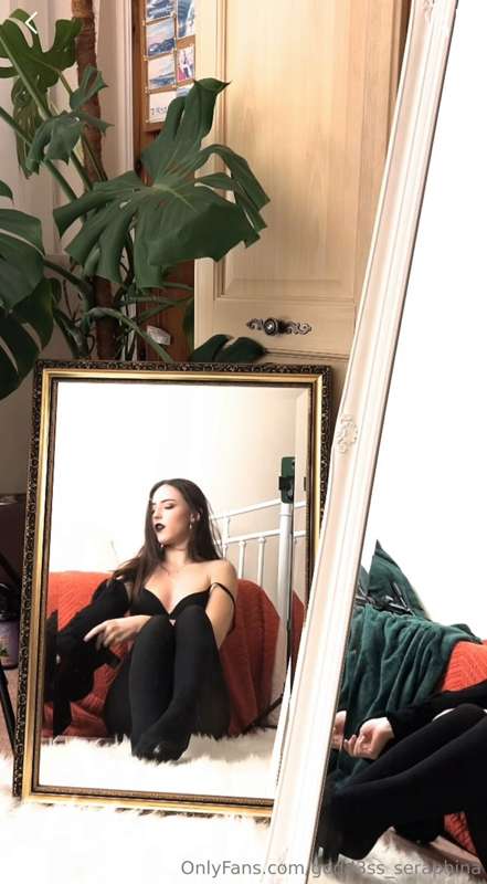 godd3ss_seraphina photo