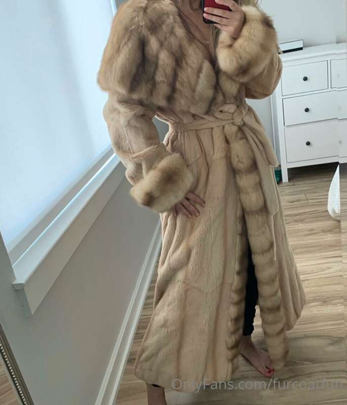 Tip me if you want to tap me while I wear this extravagant f..
