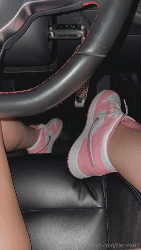Sneakers, my number 1 obsession 💕