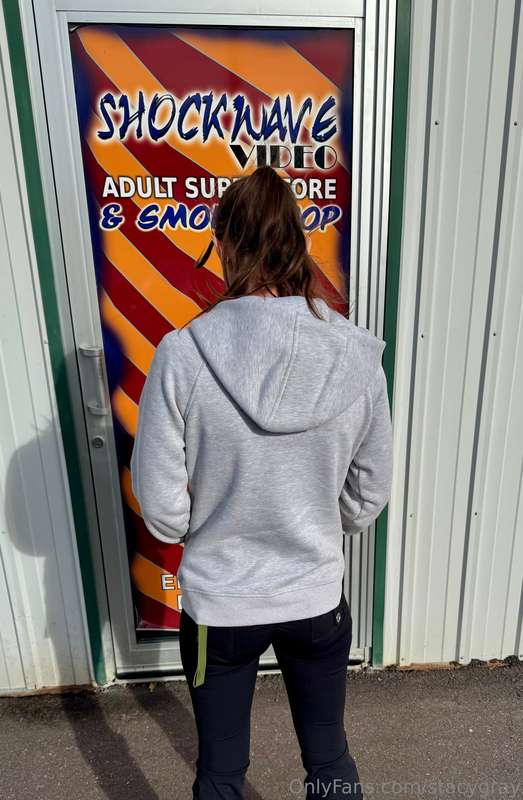 🙋🏻‍♀️…Anyone else still LOVE going to the ToyStore…❓✌️Full B..