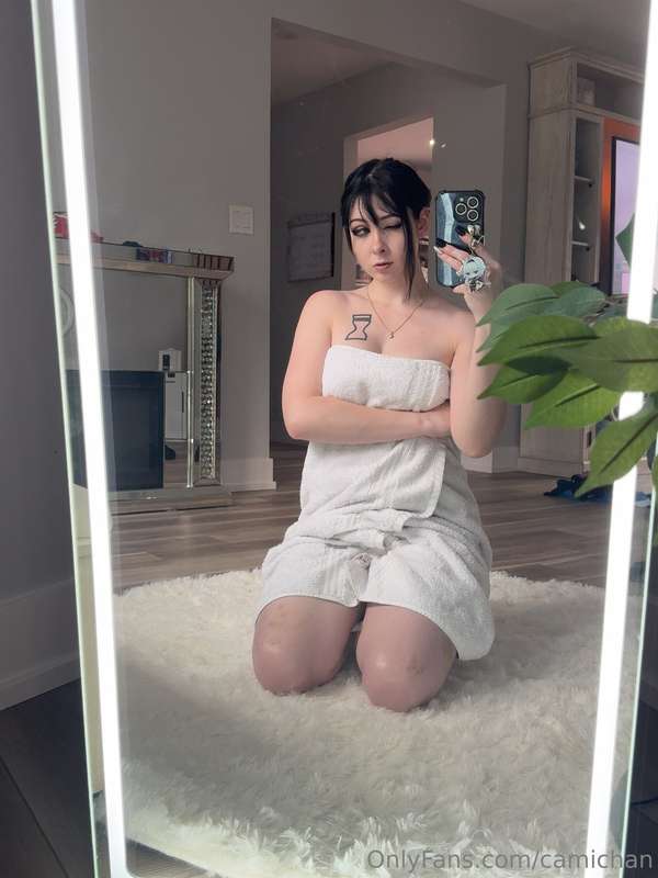 Me fresh out of the shower, wanna see more?🤍