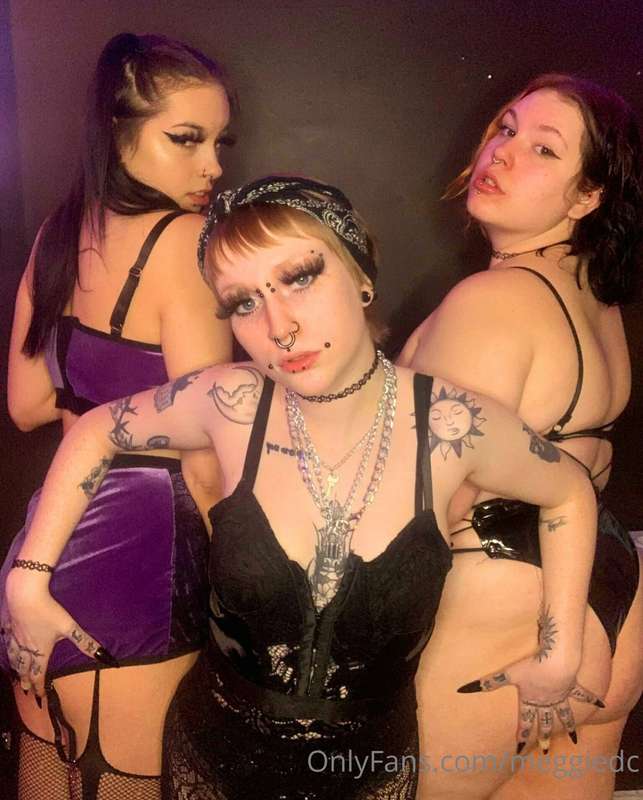 Check ur dms for more🤫💜 @meghanhexe  @mlle.devil