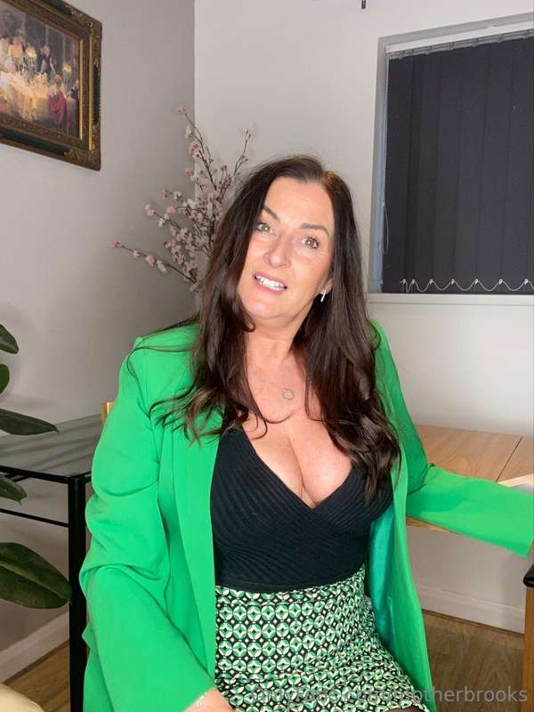 **SEXY SEX THERAPIST**

Can I help you with a problem you ha..