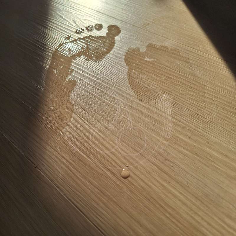 This picture is enough to let your imagination run wild. 👣