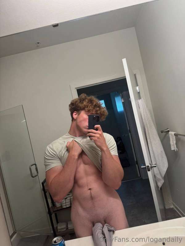 Towel’s barely covering my cock, come make it disappear 💦
