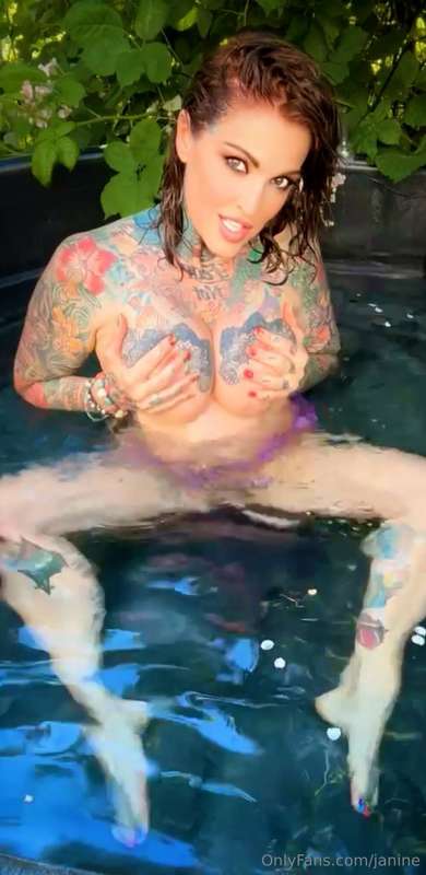 Enjoying the natural beauty of my pool 💦