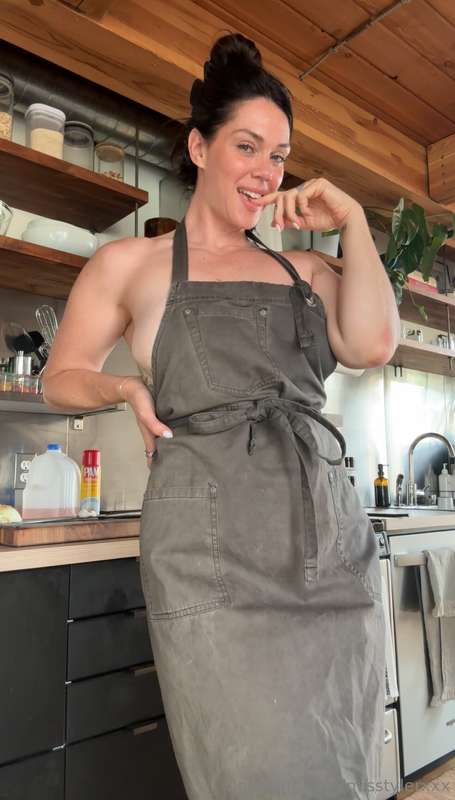 baking a creampie, wanna see?