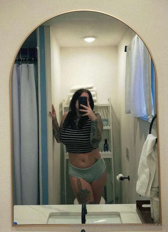 Wanna see me take it off? 😏💋