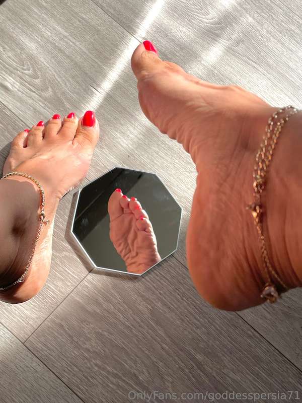 Do you like mirror shots?Onlyfans.com/sexyfeet47