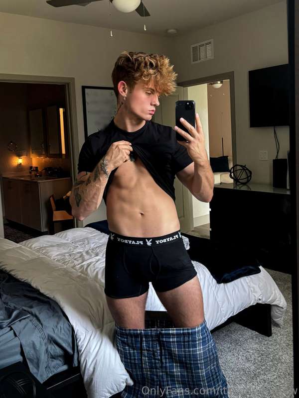 Here is some hot mirror action just for you! 🔥💦 Watch me get..