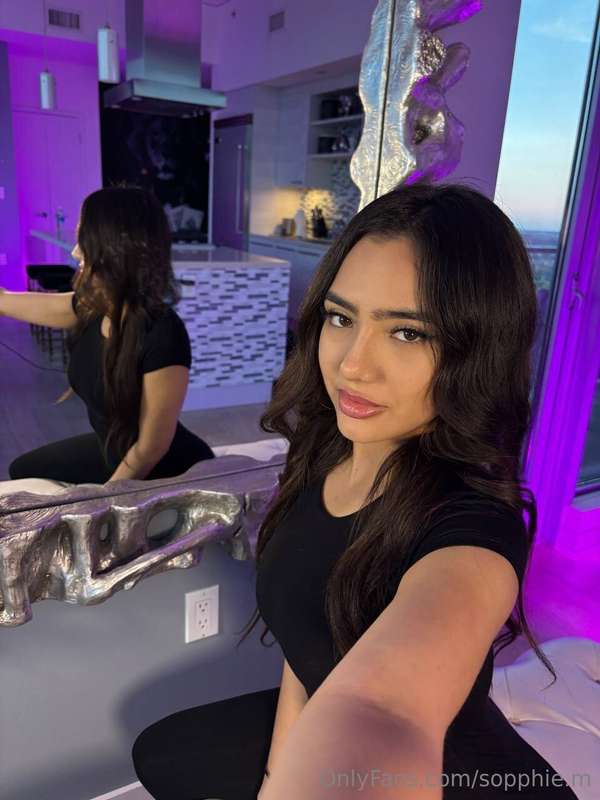 DM me, im bored 🥺
