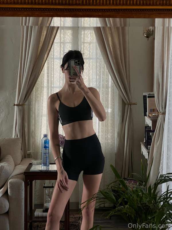 feeling extra strong this morning 💪🏻 what’s your fav workout..