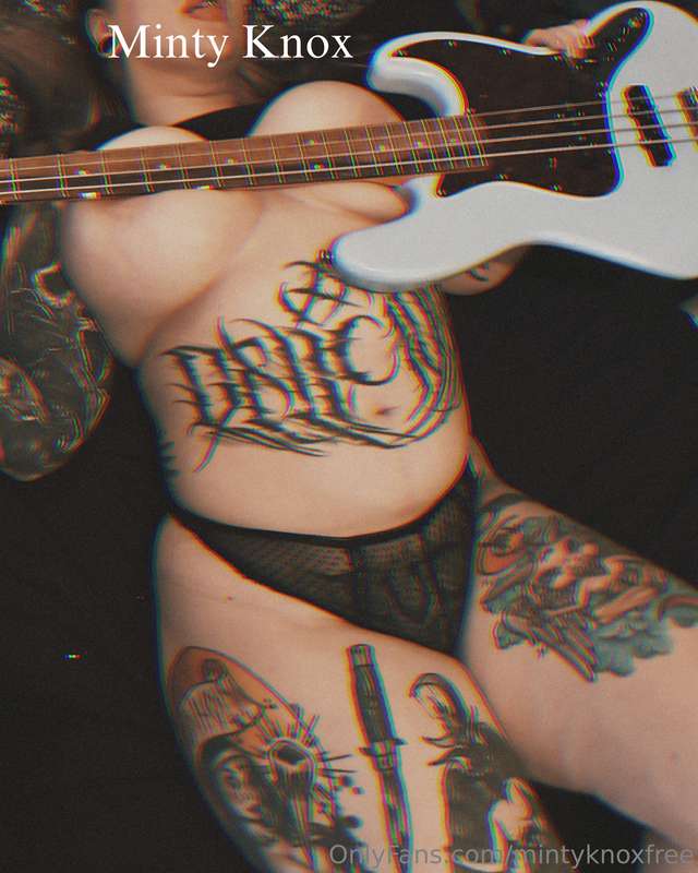 More photos from this set will be posted here: @mintyknox 😉🎸