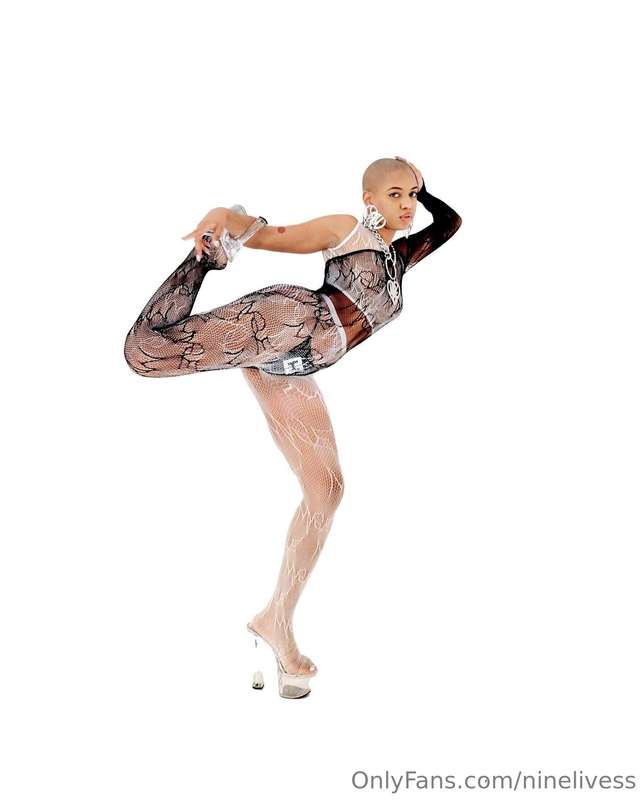 Yeah I’m a little flexible ;) 🖤