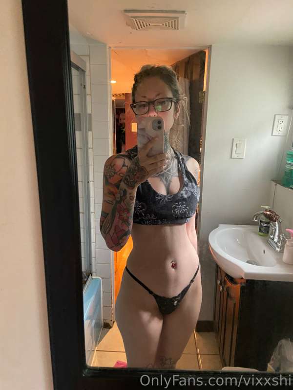 Just woke up
Happy Saturday ⛈️