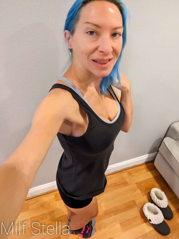My piggies are starting to get cold! Want to see more of me?..
