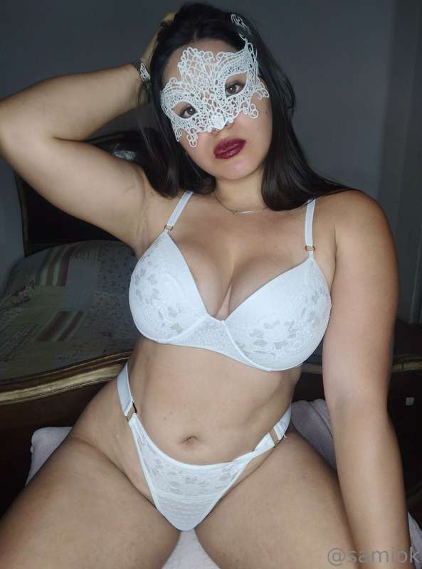 Do you want to play with this kitten? 🐈